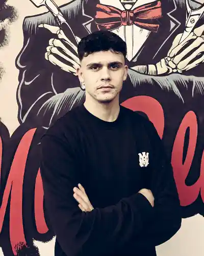 Leart, barber majstor u Mr. Blade barbershopu